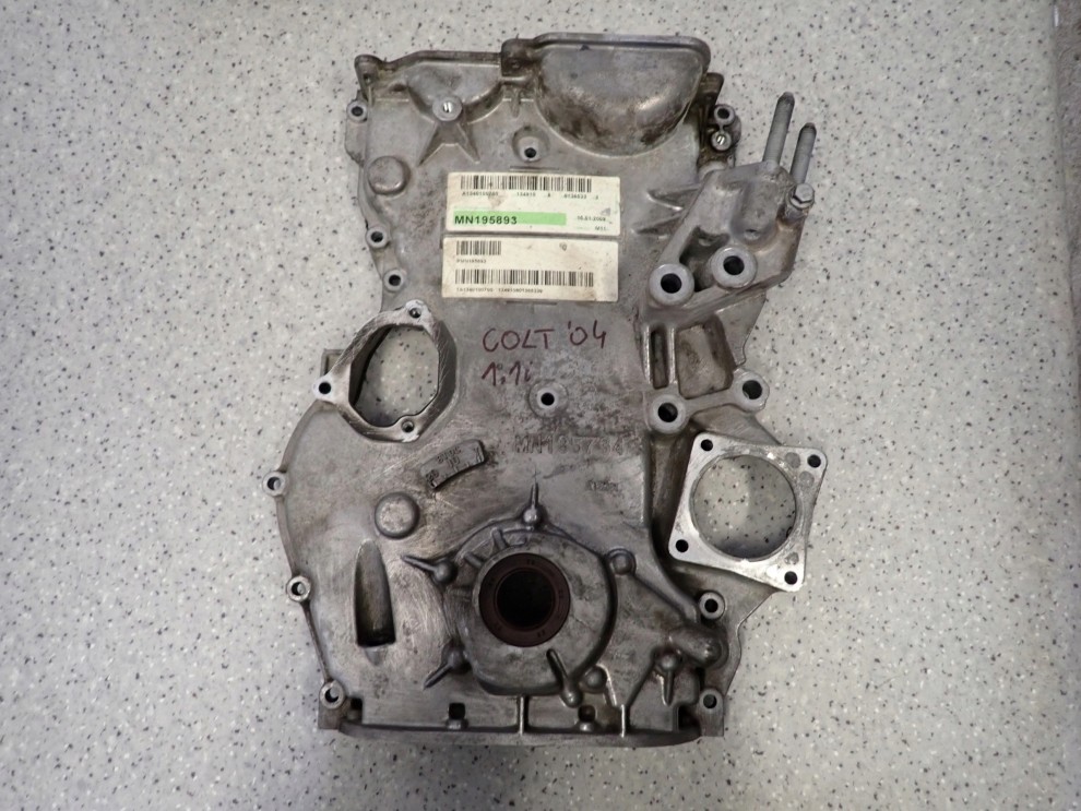 MITSUBISHI COLT 04-08 1.1 BENZYNA OSŁONA OBUDOWA ROZRZĄDU POMPA OLEJU 1/8