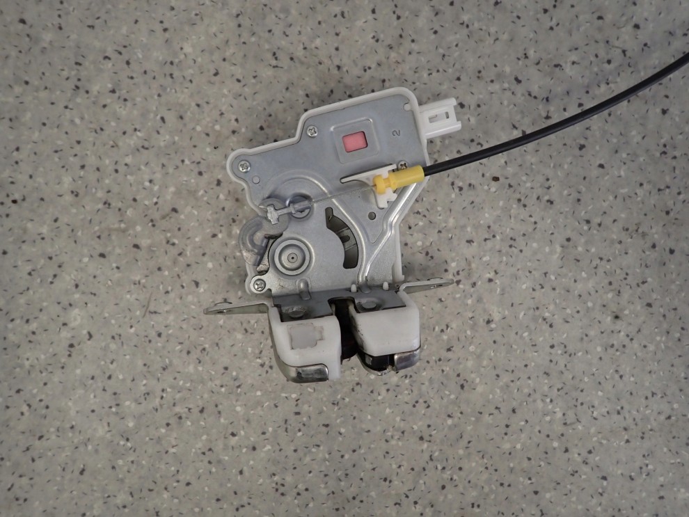 SUZUKI CELERIO 14-19 ZAMEK TYLNEJ KLAPY 5/7