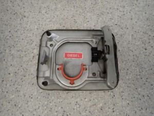 NISSAN ALMERA N16 00-06 KLAPKA WLEWU PALIWA KY0 6/6 MINIATURA