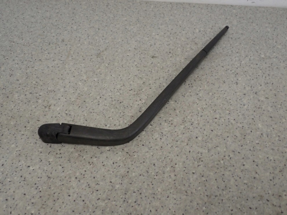 TOYOTA YARIS I JP 99-05 RAMIE WYCIERACZKI TYLNEJ 1/4