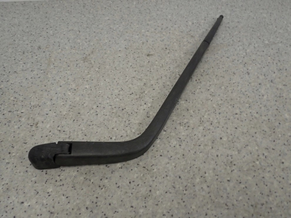 TOYOTA YARIS I JP 99-05 RAMIE WYCIERACZKI TYLNEJ 2/4