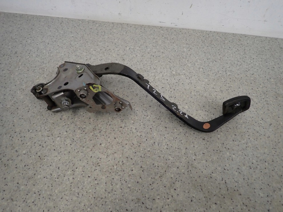 TOYOTA AVENSIS T25 03-07 PEDAŁ SPRZĘGŁA 3/9