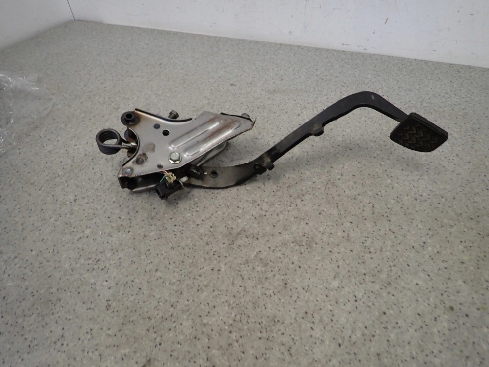 TOYOTA AVENSIS T25 03-07 PEDAŁ SPRZĘGŁA 6/9