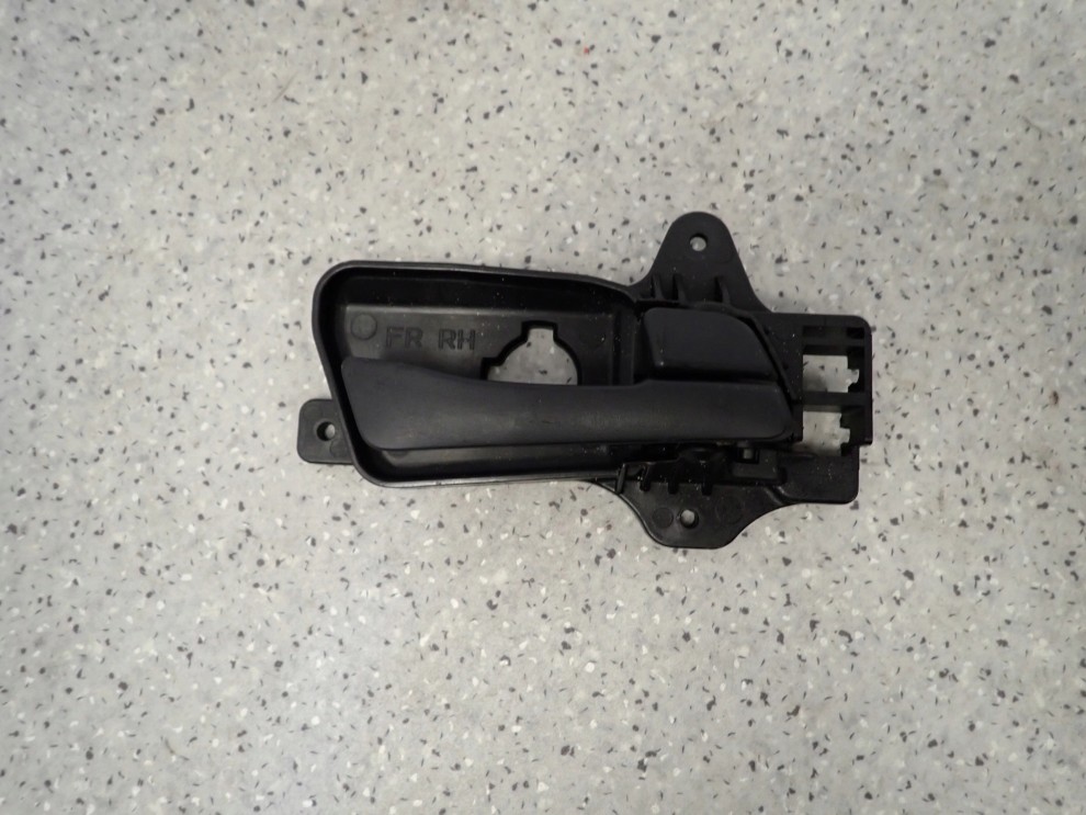 HYUNDAI i30 07-12 KLAMKA DRZWI PRZEDNIA PRAWA WEWNĘTRZNA CHROM 6/6