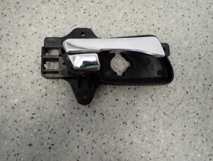 HYUNDAI i30 07-12 KLAMKA DRZWI PRZEDNIA PRAWA WEWNĘTRZNA CHROM 3/6 MINIATURA