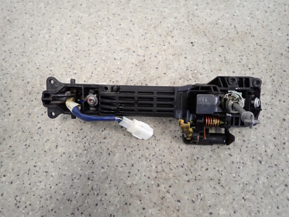 TOYOTA YARIS II 06- KLAMKA PRZEDNIA LEWA KEYLESS 3/3