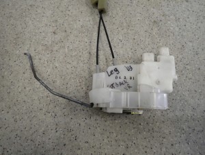 SUBARU LEGACY OUTBACK 03-06 ZAMEK PRZEDNI PRAWY 4/7 MINIATURA