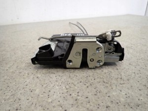 SUZUKI SWIFT HB 04-09 ZAMEK DRZWI PRZEDNI PRAWY 4/7 MINIATURA