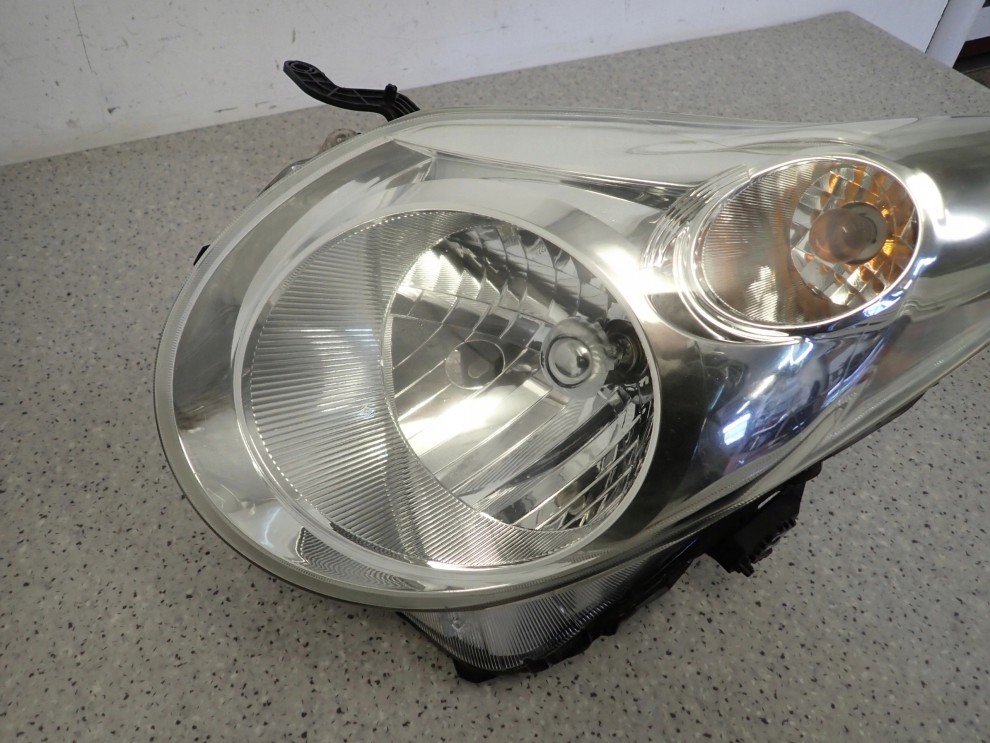 SUZUKI ALTO 09- LAMPA PRZEDNIA LEWA REFLEKTOR 9/10