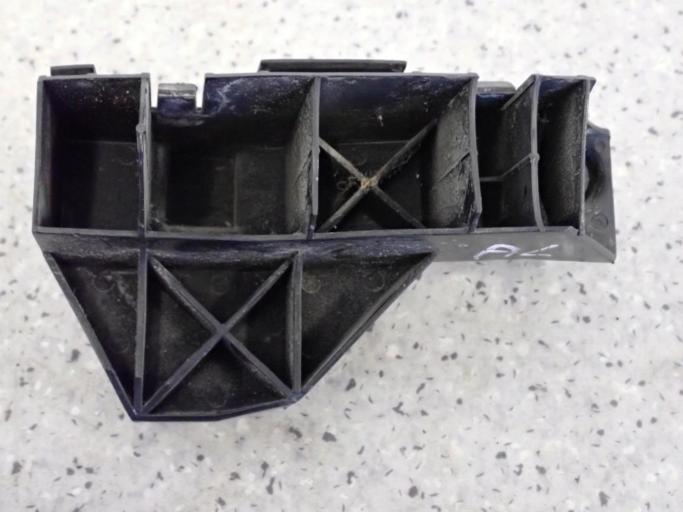 TOYOTA AVENSIS T25 02- ŚLIZG ZDERZAKA TYLNY LEWY 3/6