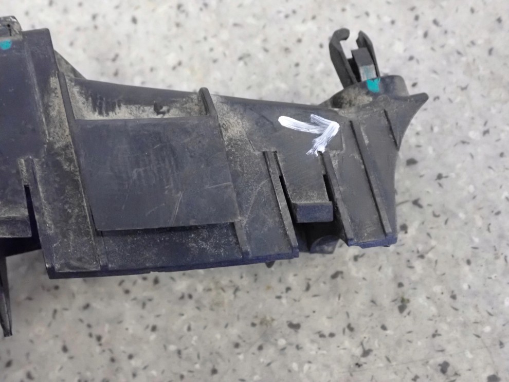 TOYOTA AVENSIS T25 02- ŚLIZG ZDERZAKA TYLNY LEWY 4/6