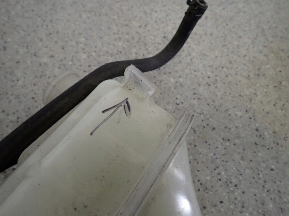 TOYOTA YARIS I 1.4 D4D 99-05 ZBIORNICZEK WYRÓWNAWCZY 6/7