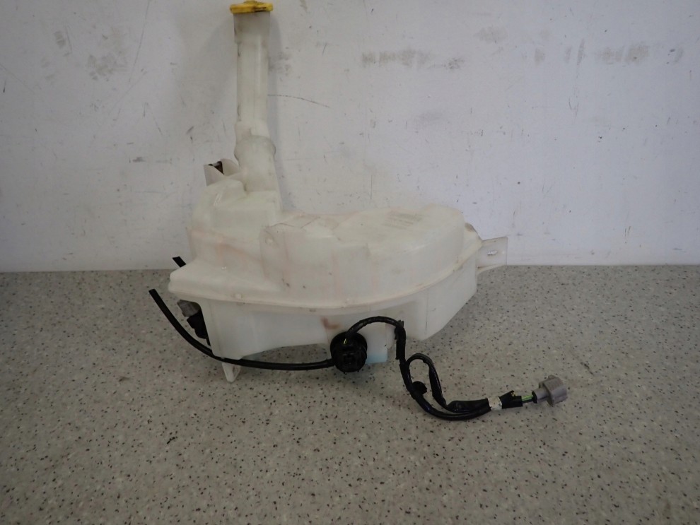 MAZDA 3 BK MAZDA 5 CR 03- ZBIORNICZEK PŁYNU DO SPRYSKIWACZY POMPKI 2/8