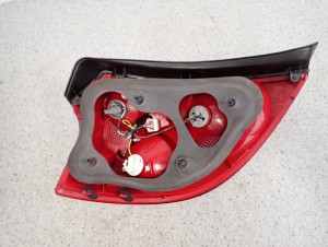 KIA CEED HATCHBACK 07-09 LAMPA TYLNA PRAWA 5/7 MINIATURA