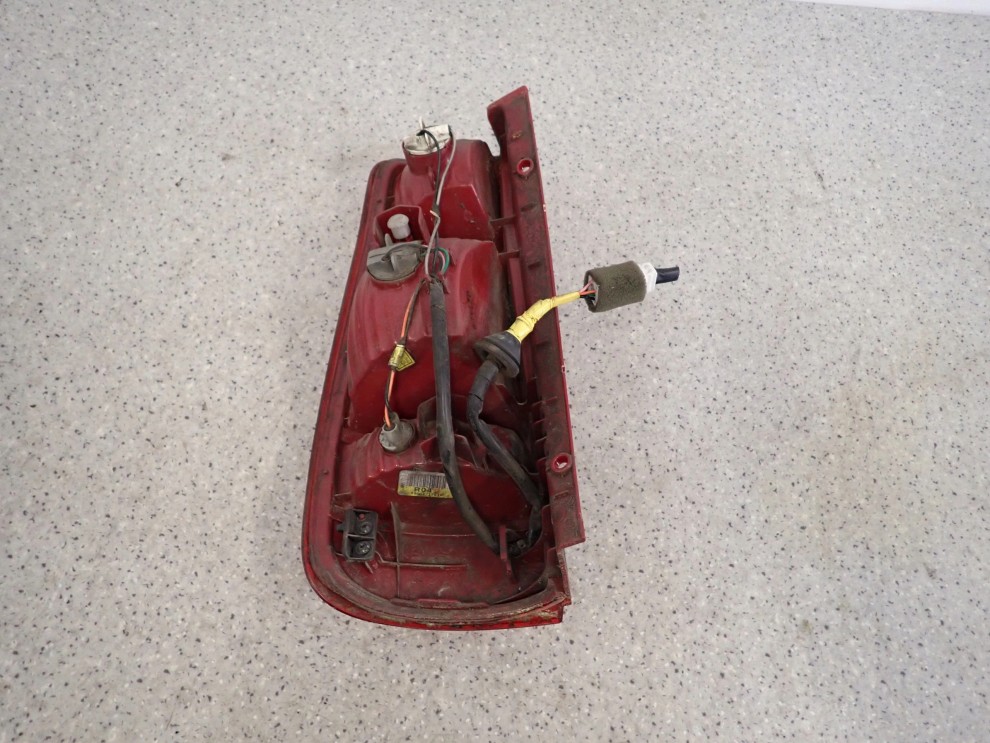 HYUNDAI MATRIX 06-10 LAMPA TYLNA PRAWA 5/7