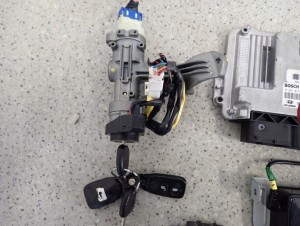 HYUNDAI TUCSON 2.0 CRDI 04-10 ZESTAW STARTOWY STACYJKA KOMPUTER 4/8 MINIATURA