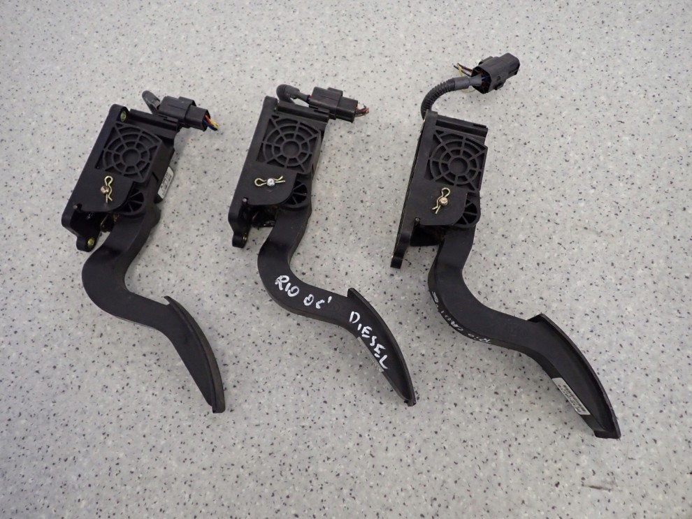 KIA RIO II CRDI 05-10 PEDAŁ GAZU 1/4