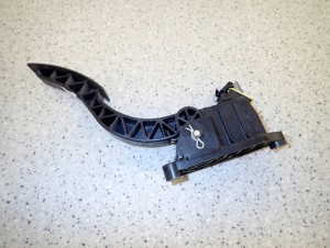 KIA PICANTO 04-11 PEDAŁ GAZU POTENCJOMETR CRDI 4/5 MINIATURA