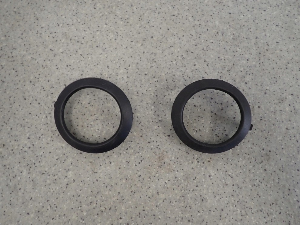 TOYOTA COROLLA VERSO 01-03 RAMKA HALOGENU ZAŚLEPKA W ZDERZAK 2/6