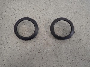 TOYOTA COROLLA VERSO 01-03 RAMKA HALOGENU ZAŚLEPKA W ZDERZAK