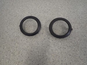 TOYOTA COROLLA VERSO 01-03 RAMKA HALOGENU ZAŚLEPKA W ZDERZAK 3/6 MINIATURA