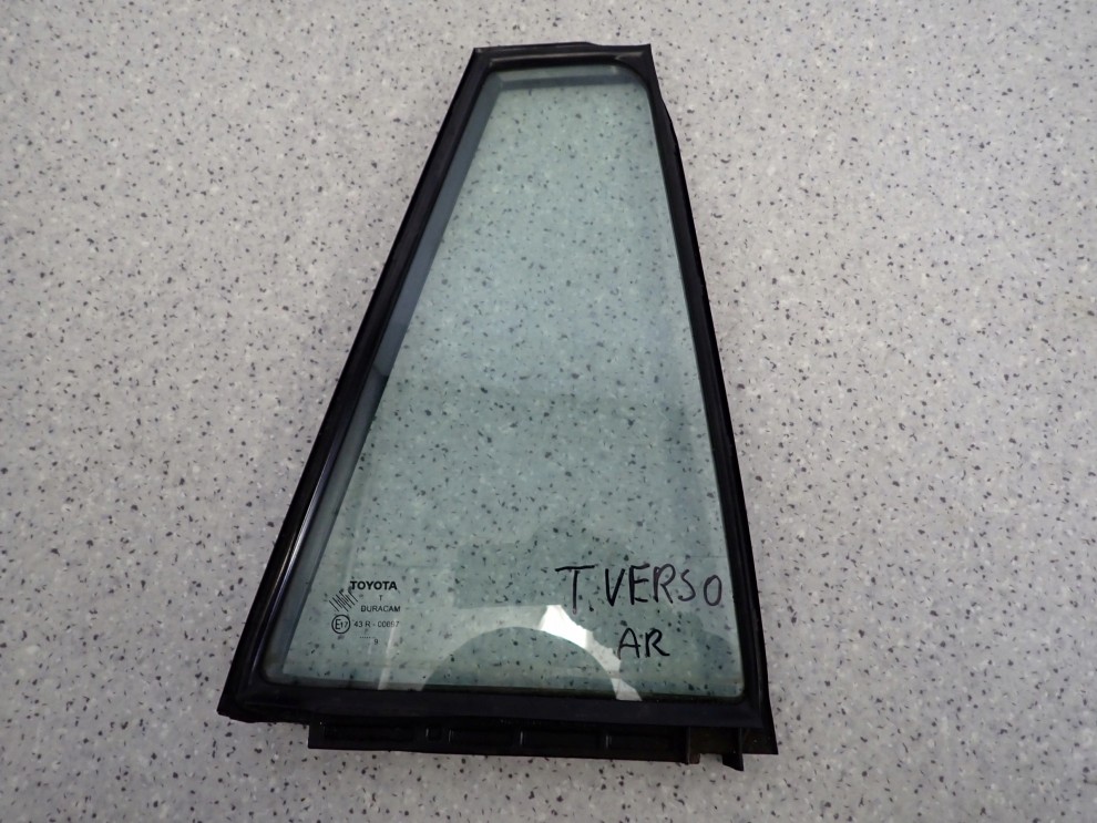 TOYOTA VERSO 09-13 SZYBA TYLNA PRAWA TRÓJKĄT 1/2