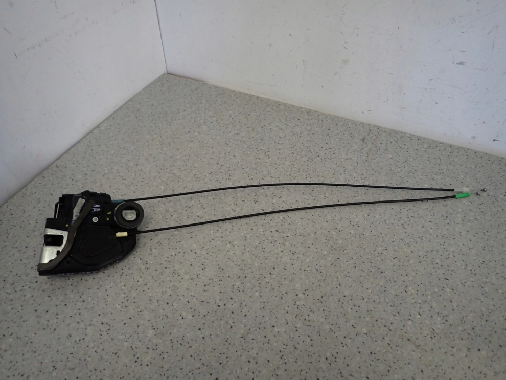 TOYOTA VERSO 09-13 ZAMEK DRZWI TYLNY PRAWY 2/6