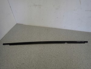 TOYOTA VERSO 09-13 LISTWA ZGARNIAJĄCA SZYBY TYLNA PRAWA