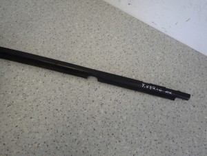 TOYOTA VERSO 09-13 LISTWA ZGARNIAJĄCA SZYBY TYLNA PRAWA 5/8 MINIATURA