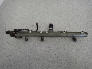 HYUNDAI TUCSON KIA SPORTAGE II 2.0 CRDI 113KM 04- LISTWA WTRYSKOWA 4/6 MINIATURA