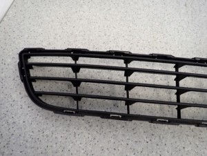 SUZUKI SWIFT IV MK7 10-13 KRATKA DOLNA ZDERZAKA 2/7 MINIATURA