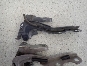 KIA CEED HATCHBACK KOMBI 07-12 ZAWIAS MASKI PRAWY 8/8 MINIATURA