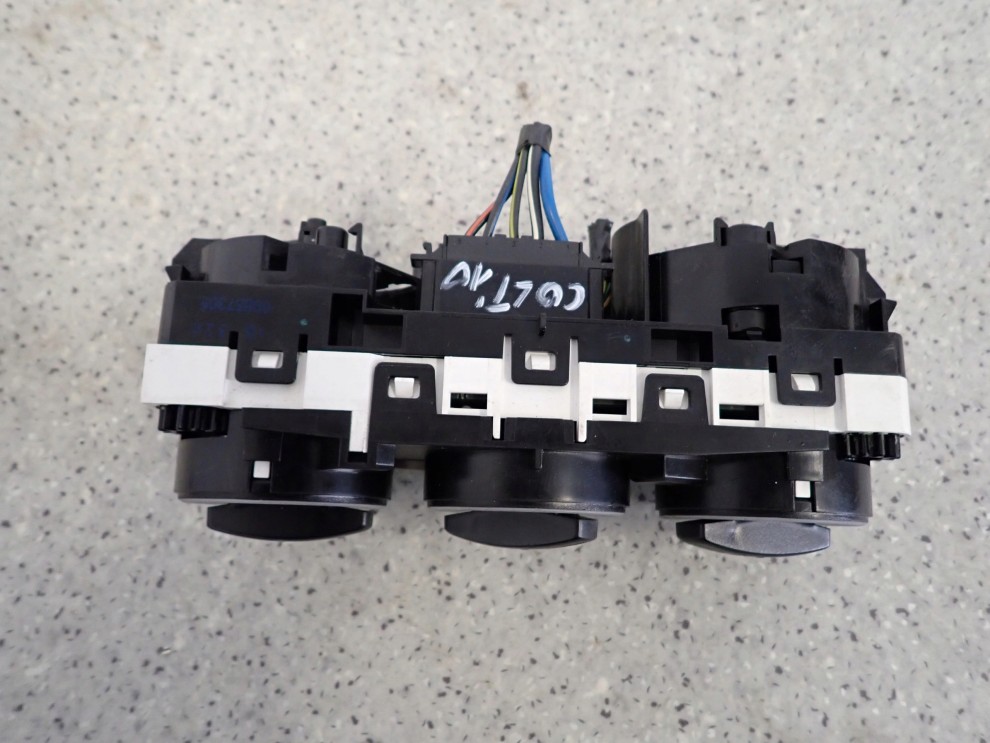 MITSUBISHI COLT 09-12 PANEL STEROWANIA NAWIEWEM 3/4