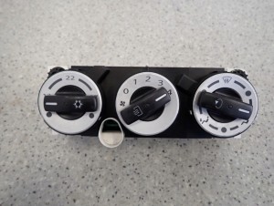 MITSUBISHI COLT 09-12 PANEL STEROWANIA NAWIEWEM 2/4 MINIATURA