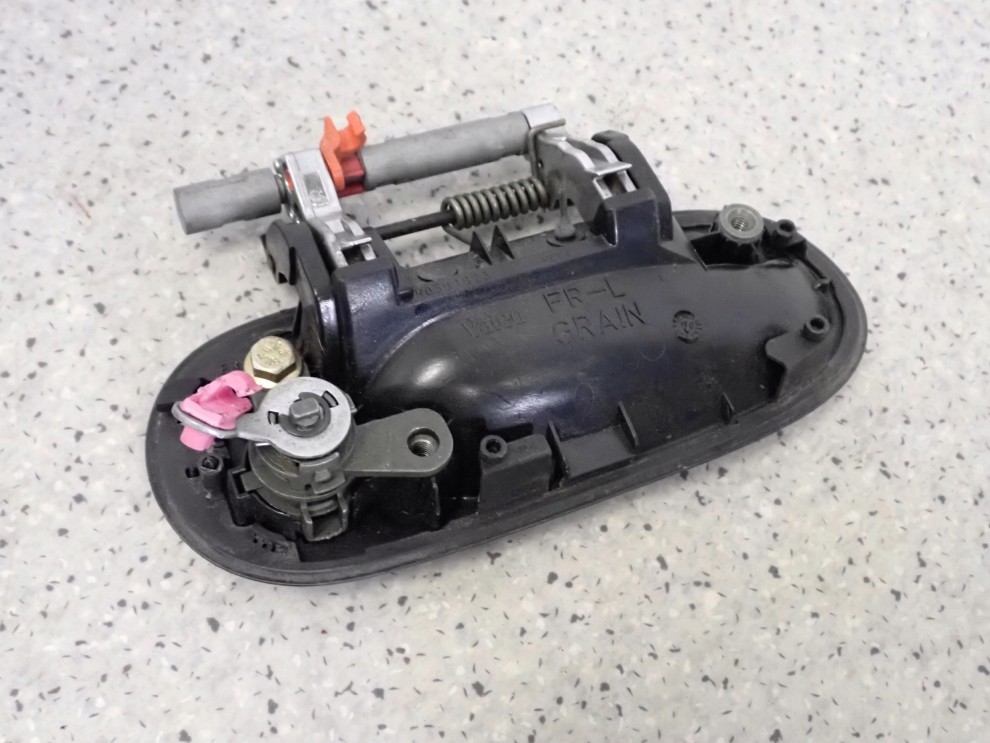 NISSAN ALMERA N16 00- KLAMKA PRZEDNIA LEWA 8/10