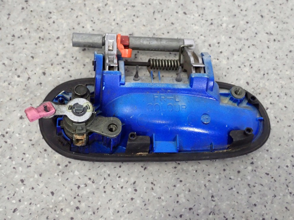 NISSAN ALMERA N16 00- KLAMKA PRZEDNIA LEWA 7/8