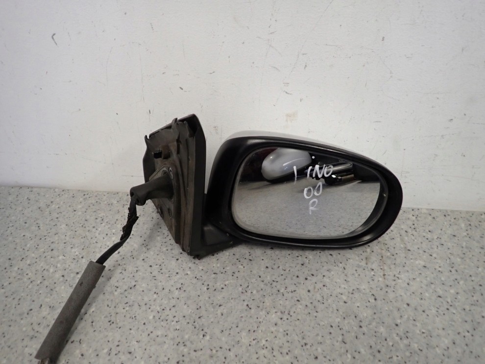 ALMERA TINO 00-06 LUSTERKO PRAWE 3 PINY KY5 1/11