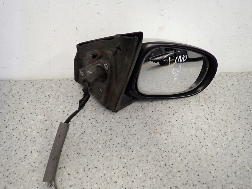 ALMERA TINO 00-06 LUSTERKO PRAWE 3 PINY KY5 3/11