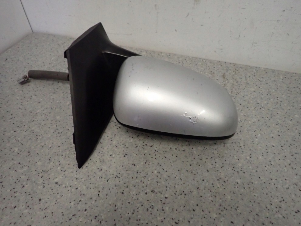 ALMERA TINO 00-06 LUSTERKO PRAWE 3 PINY KY5 4/11