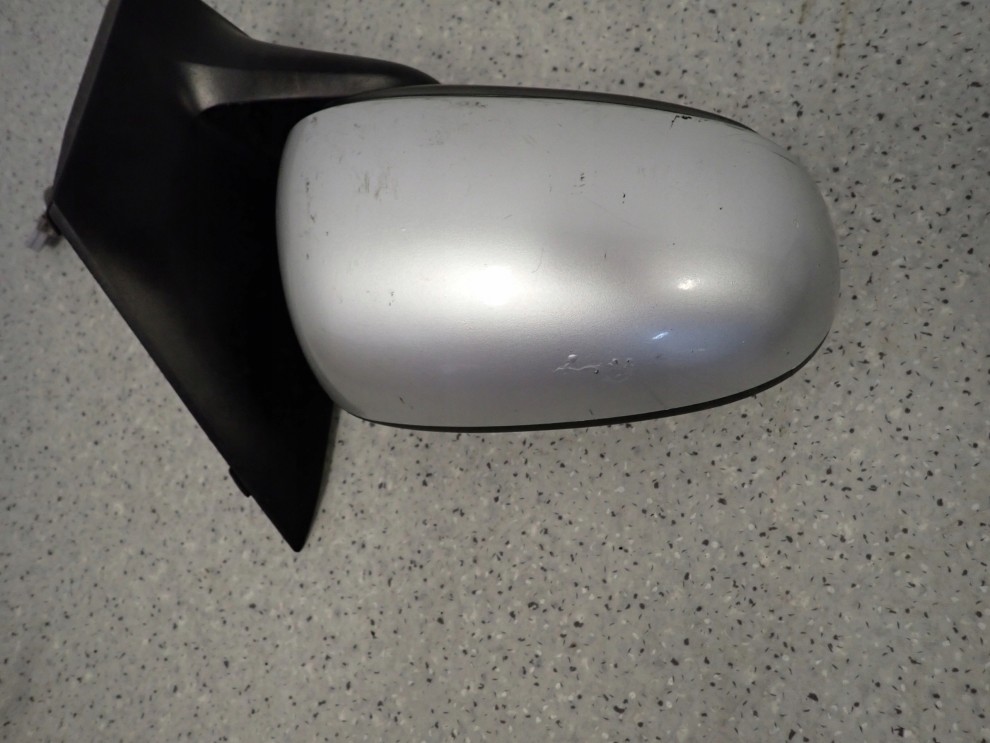 ALMERA TINO 00-06 LUSTERKO PRAWE 3 PINY KY5 6/11