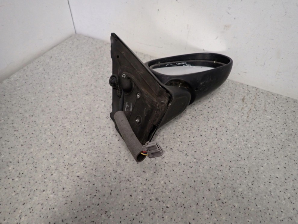 ALMERA TINO 00-06 LUSTERKO PRAWE 3 PINY KY5 7/11