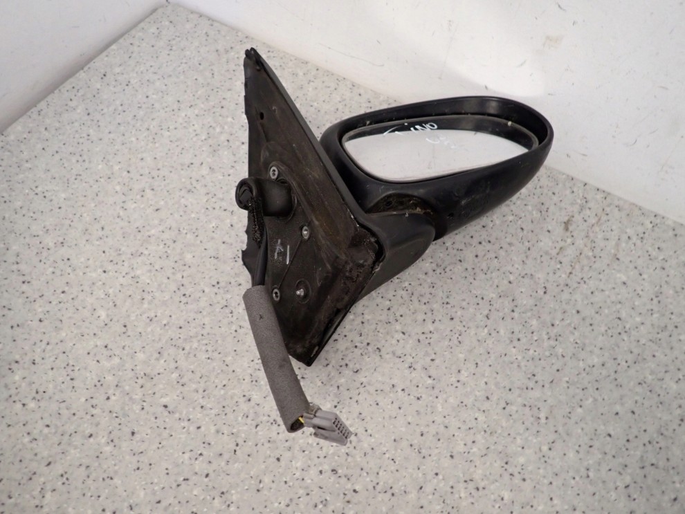 ALMERA TINO 00-06 LUSTERKO PRAWE 3 PINY KY5 8/11