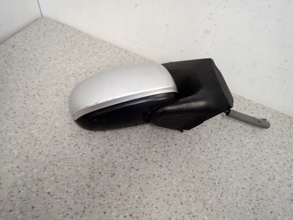 ALMERA TINO 00-06 LUSTERKO PRAWE 3 PINY KY5 10/11