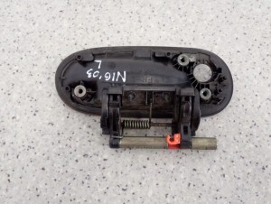 NISSAN ALMERA N16 00- KLAMKA PRZEDNIA LEWA 5/7 MINIATURA