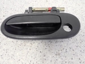 NISSAN ALMERA N16 00- KLAMKA PRZEDNIA LEWA 6/7 MINIATURA