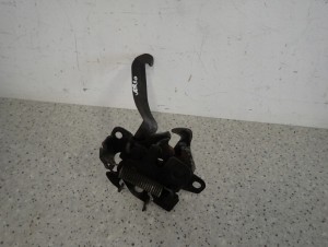 TOYOTA VERSO 09-13 ZAMEK MASKI