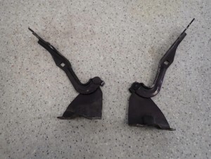 MAZDA 2 II DE 07- ZAWIAS MASKI LEWY LUB PRAWY