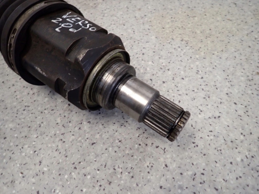 TOYOTA VERSO 2.0 D4D 09- PÓŁOŚ PRZEDNIA LEWA 3/5