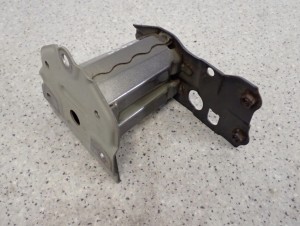 TOYOTA VERSO 09-13 WSPORNIK ZDERZAKA TYLNY LEWY 3/6 MINIATURA