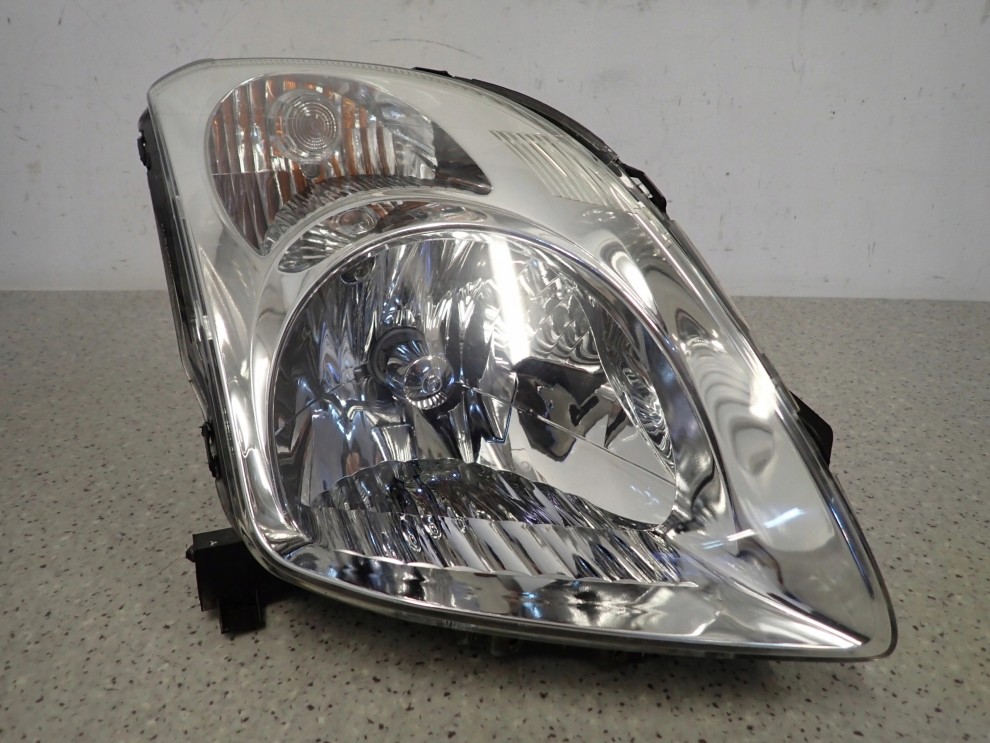SUZUKI SWIFT 05-09 REFLEKTOR PRZEDNI PRAWY LAMPA PRZEDNIA 3/8